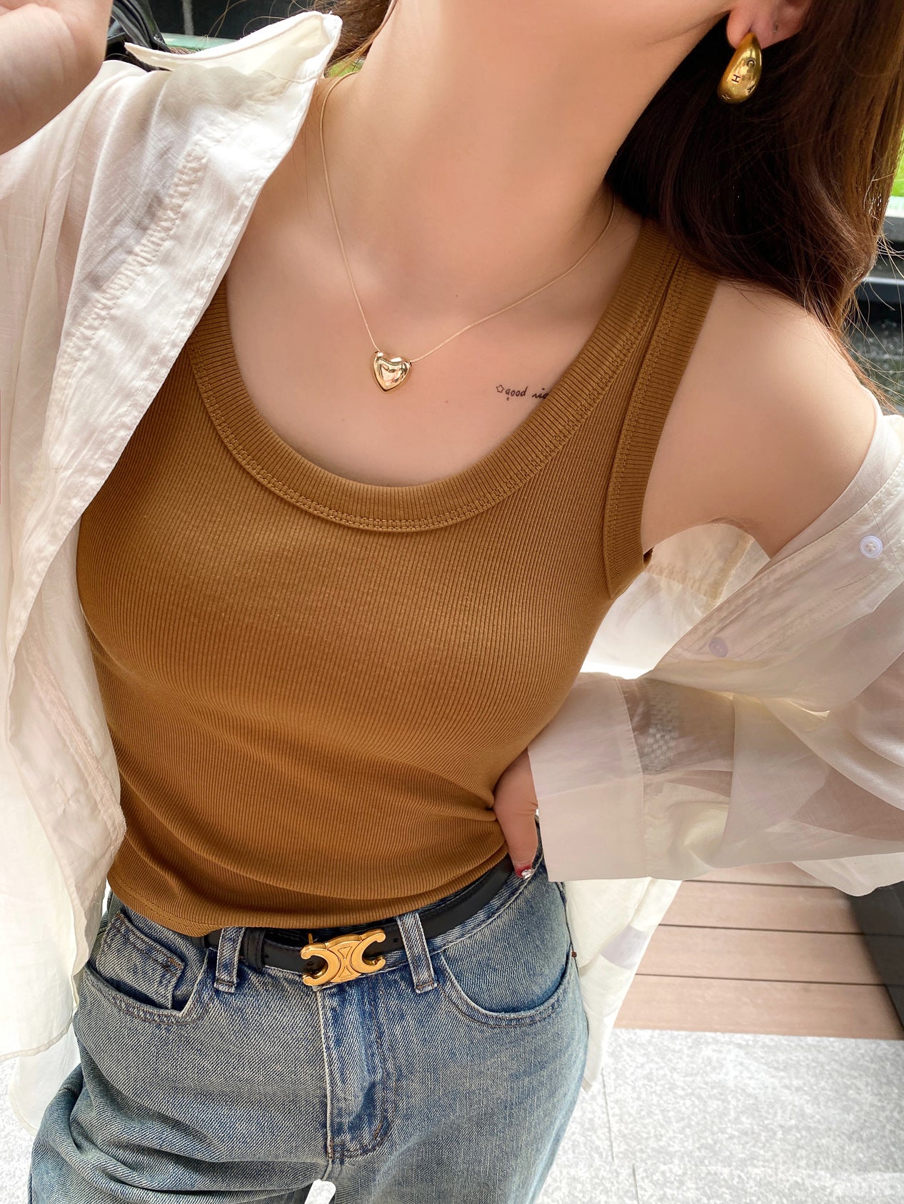 Chic ribbed tank top in black, apricot, white, coffee, and light grey – stylish, breathable, and versatile for everyday wear.