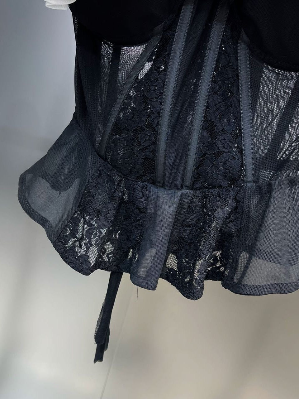 Summer 2023 Black And White Contrast Color Three-Dimensional Large Flower Decorative Fishbone Mesh Tight Waist French Strapless