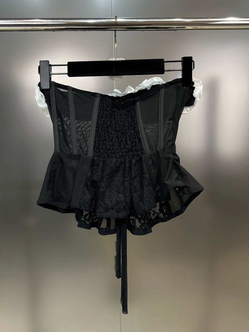Summer 2023 Black And White Contrast Color Three-Dimensional Large Flower Decorative Fishbone Mesh Tight Waist French Strapless