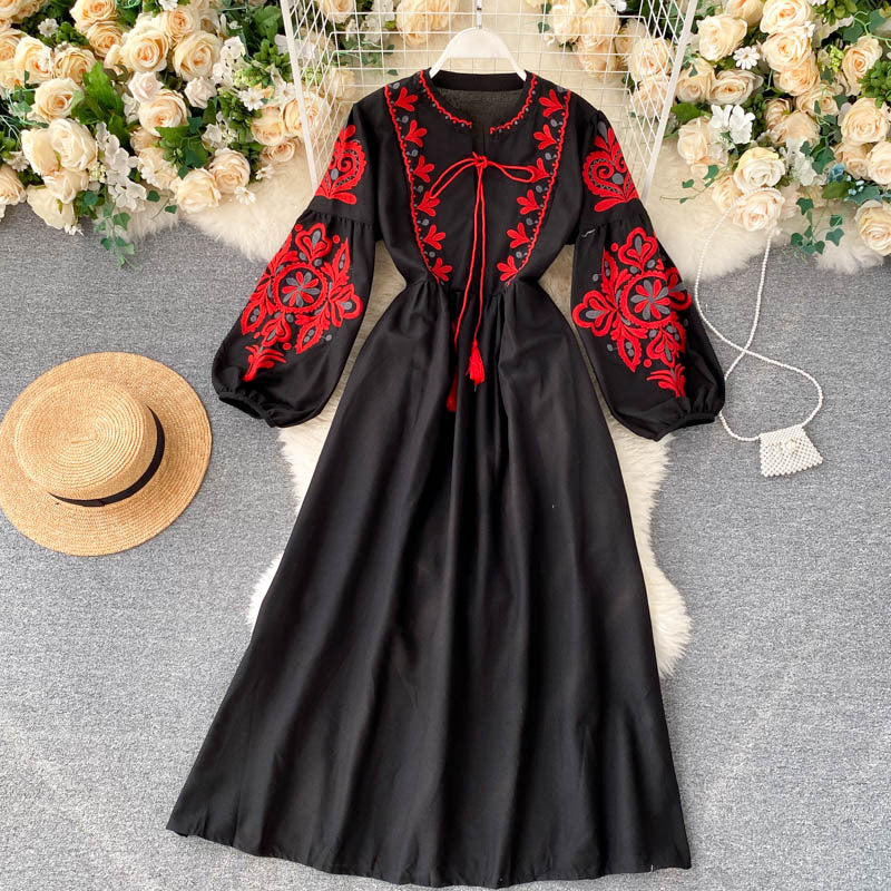 Bohemian Ethnic Embroidered Round Neck Lantern Folded Dress