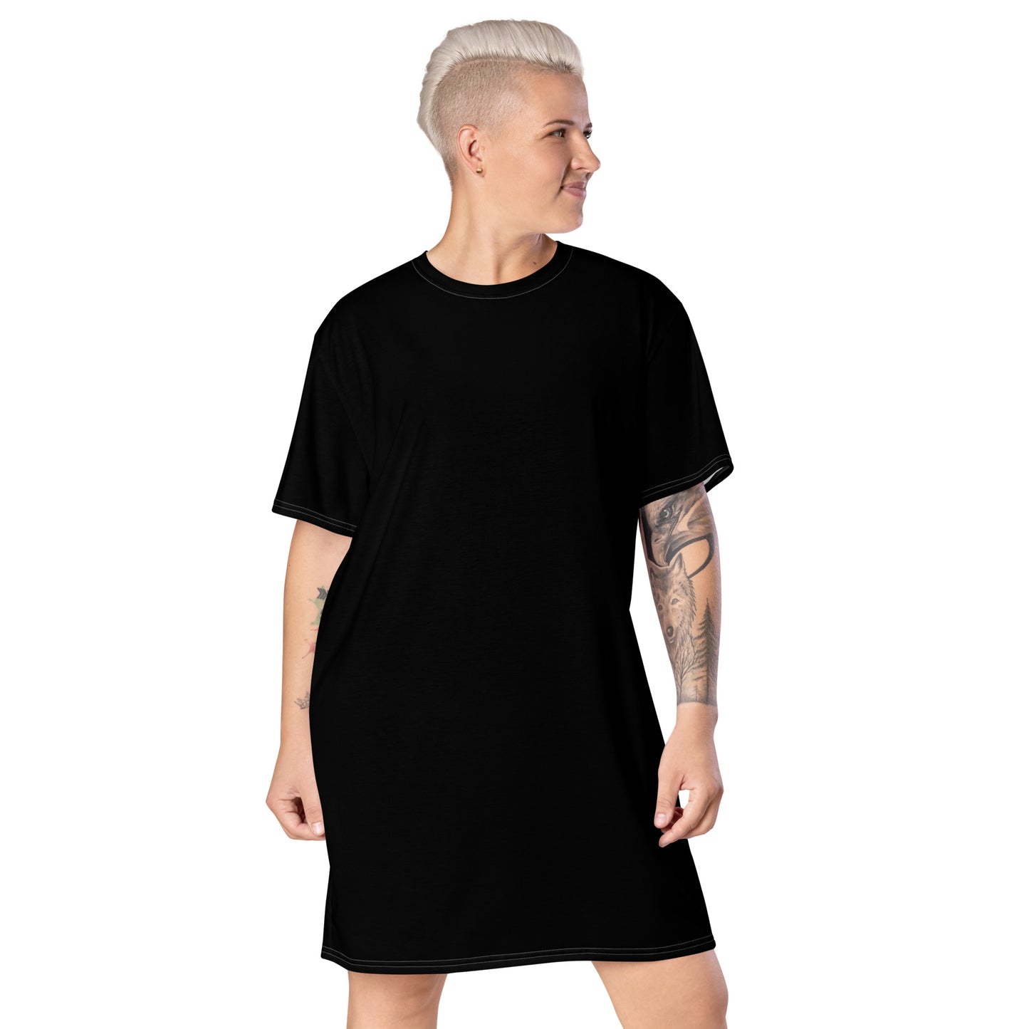 Person wearing a minimalist black oversized t-shirt with short sleeves, showcasing a tattoo sleeve on one arm—modern, stylish, and perfect for casual streetwear.