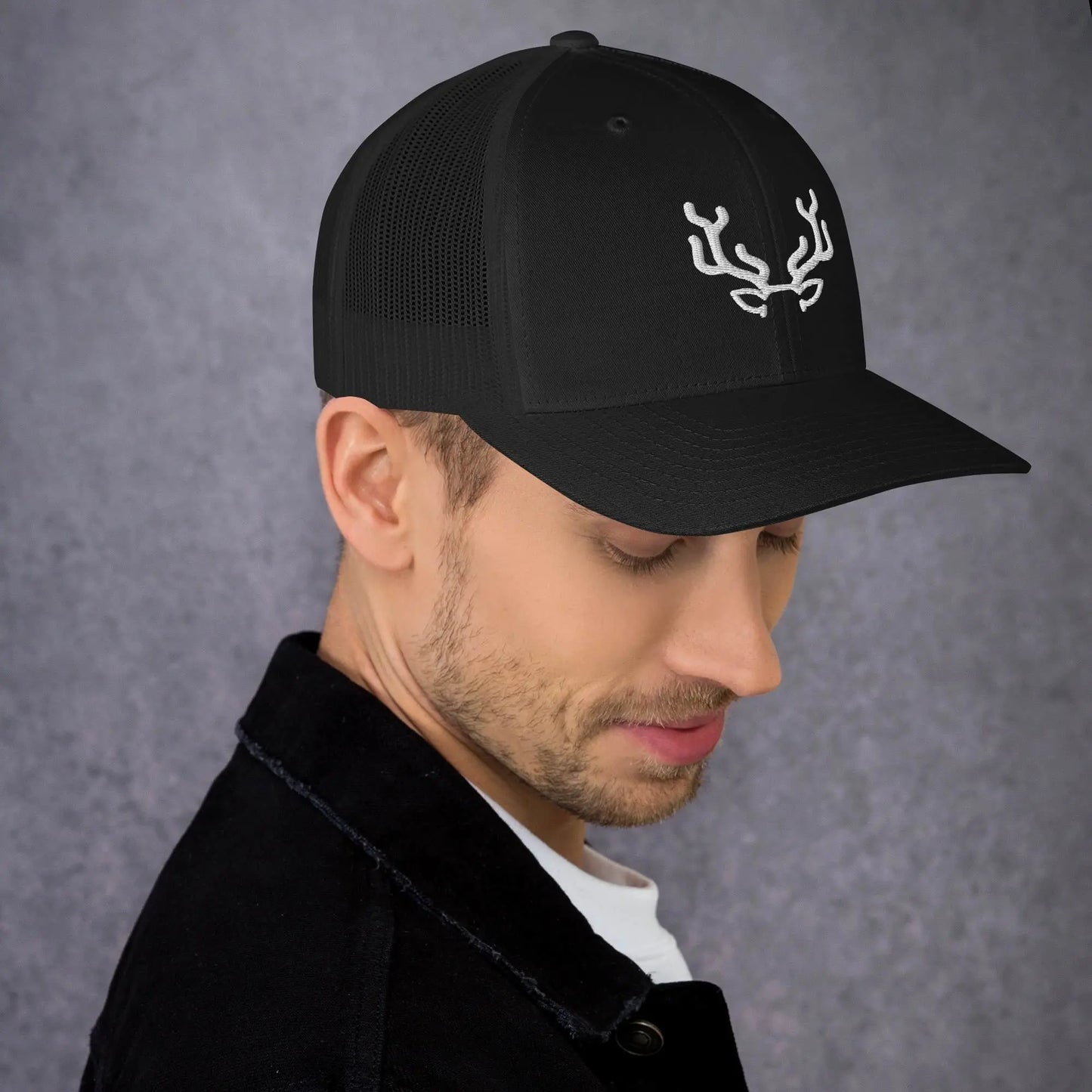 Stag embroidery, Trucker Cap ZIPPX