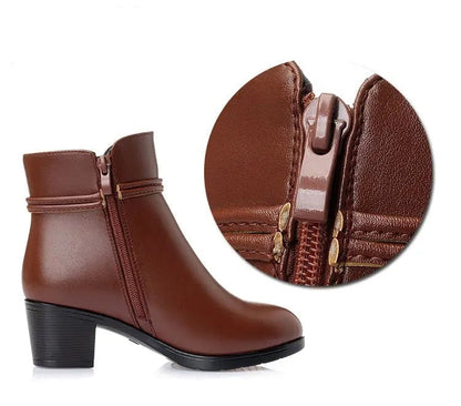 Brown ankle boots with a block heel, shown in a collage with close-up detail shots, a material swatch, and Chinese text overlays explaining features.