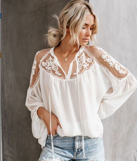 Blusa Flowy Bell com detalhes em crochê