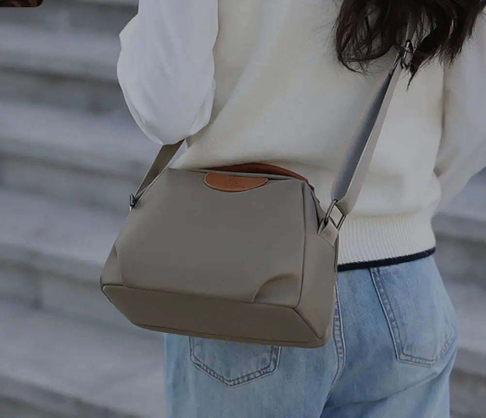 Women's Lightweight Multi-Pocket Crossbody Handbag