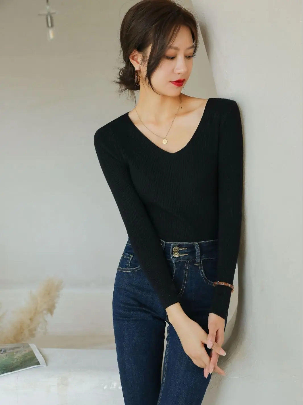 TikTok White V-neck Base Shirt Women's Spring, Autumn And Winter Korean Style Foreign Style Knitted Shirt All-match Slim-fit Women's Needle