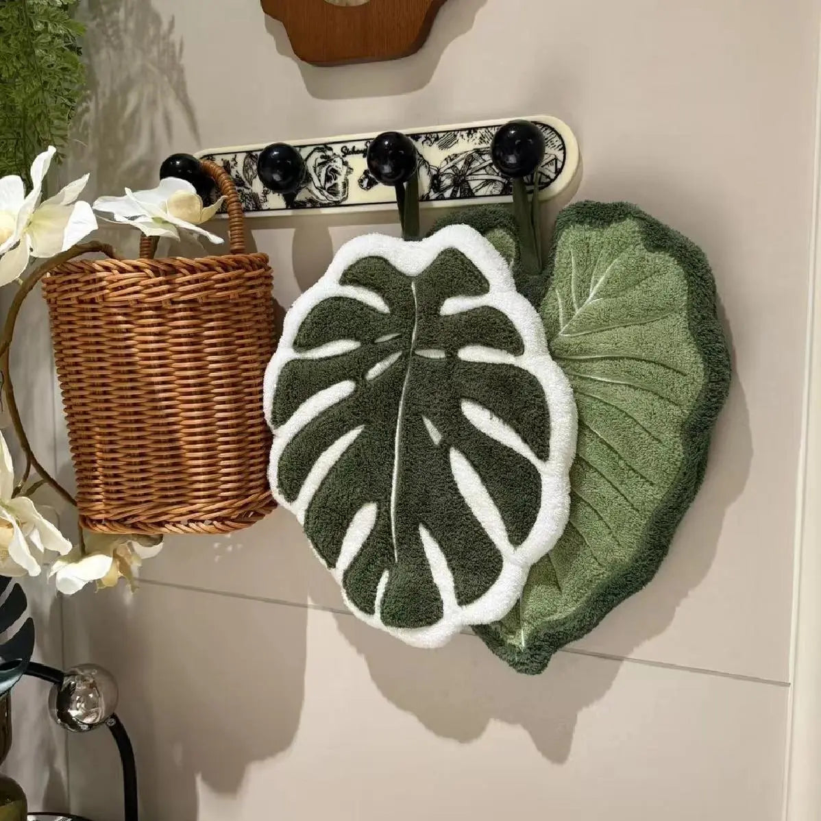 Botanical Leaf Hanging Hand Towel – Soft Absorbent Kitchen & Bathroom Towel