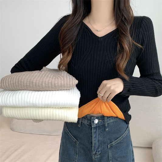 Fleece-lined Low Collar Knitted Bottoming Shirt For Women Autumn And Winter Western Style Tight Slimming Short Black Thick Sweater