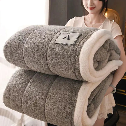 Blanket Three-layer Quilted Winter Class A Arctic Fleece Blanket Milk Fleece Thickened Blanket Lunch Sofa Gift Blanket